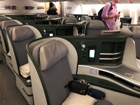 EVA 777 Business Class (Royal Laurel Class) Review [2022].